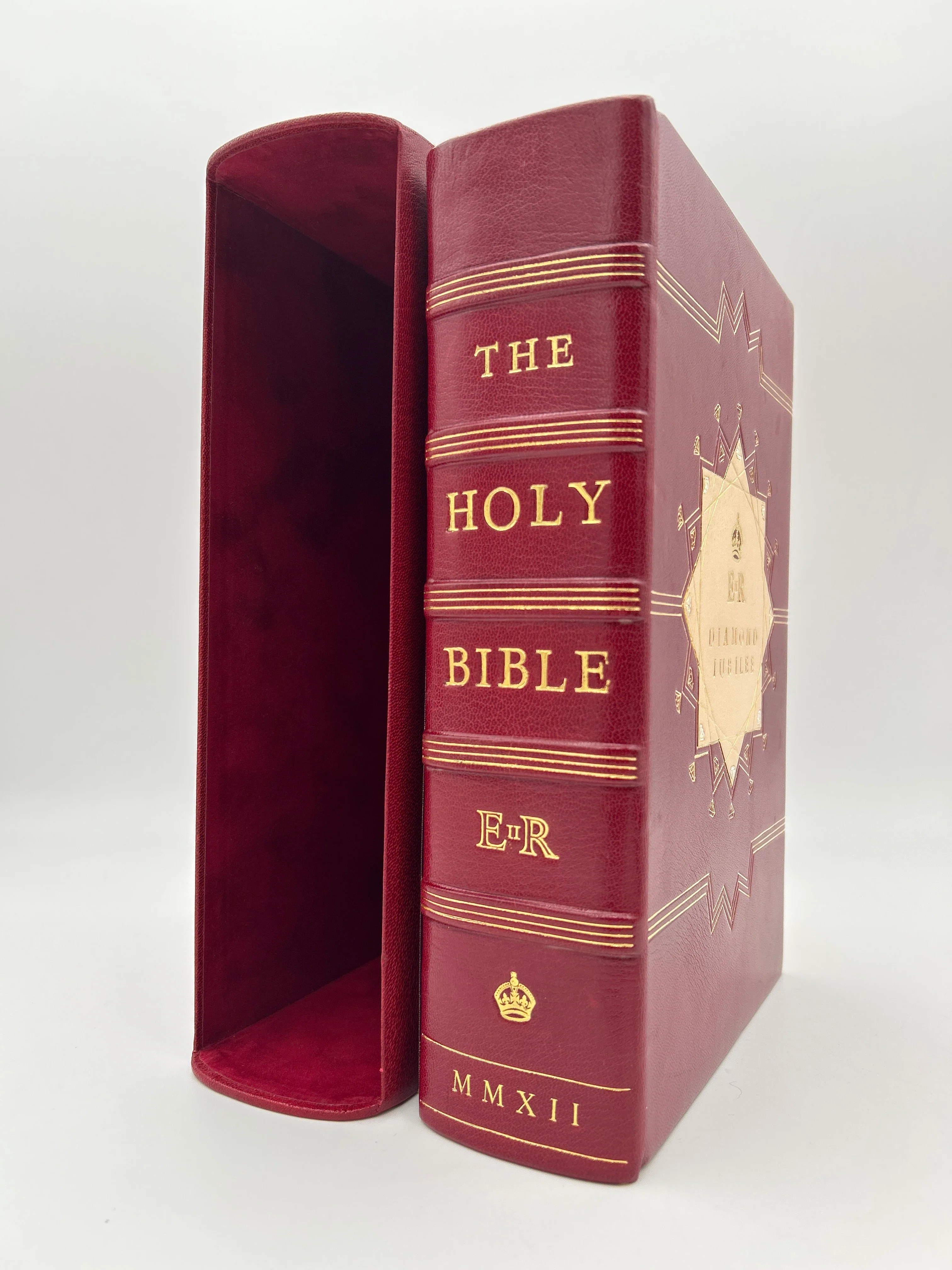 Commemorative Diamond Jubilee Bible - Image 11