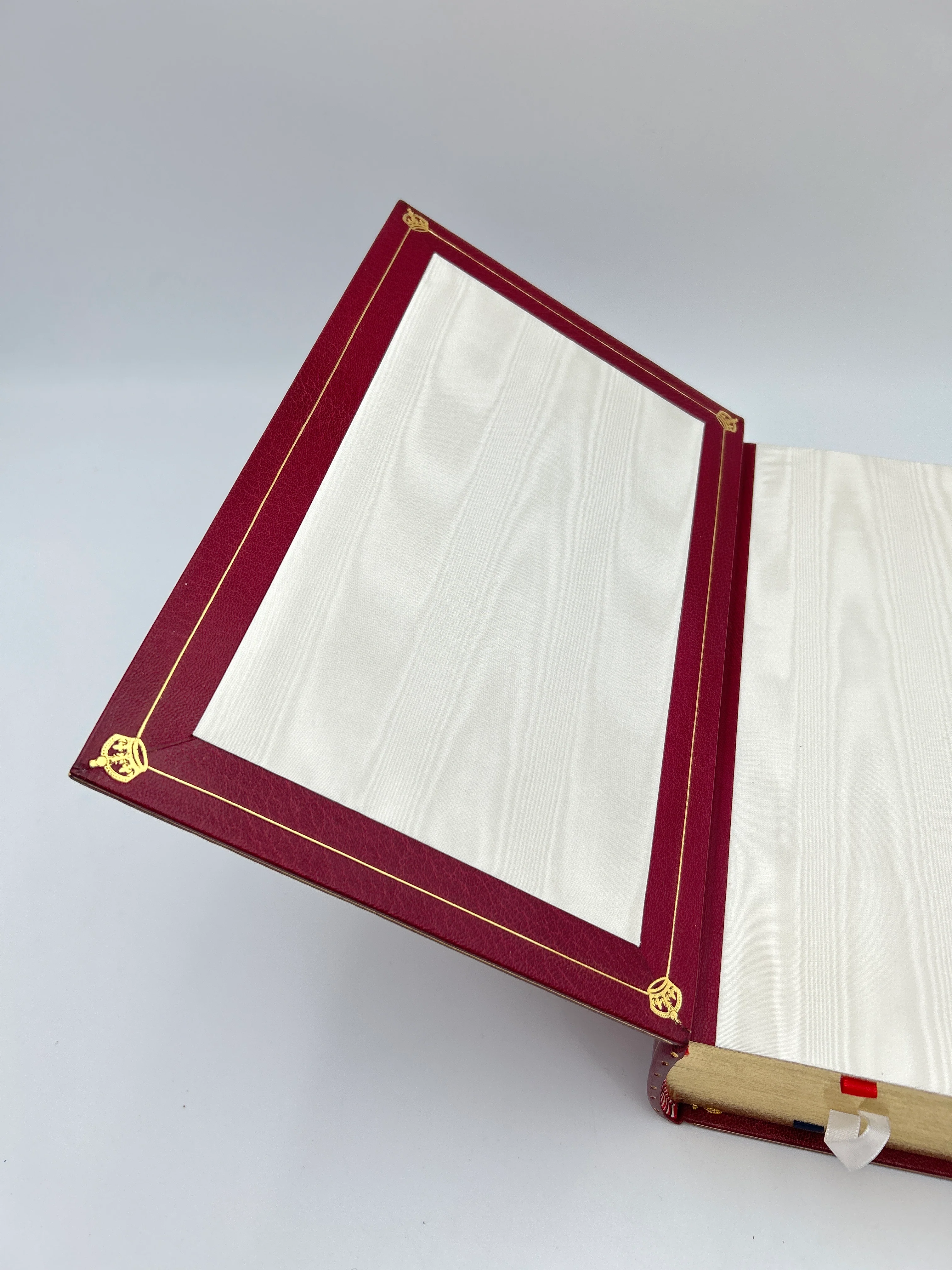 Commemorative Diamond Jubilee Bible - Image 15