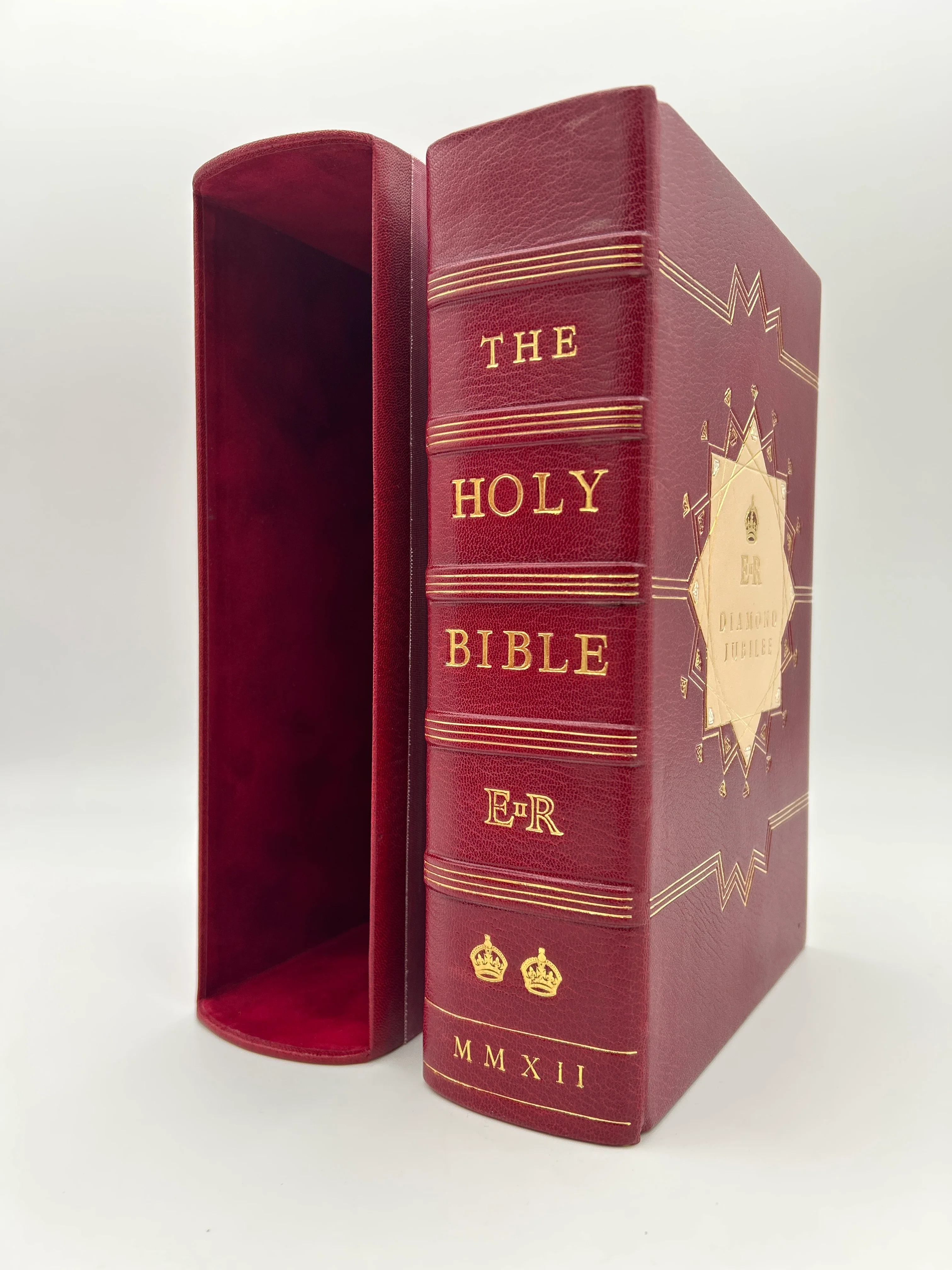 Commemorative Diamond Jubilee Bible - Image 23