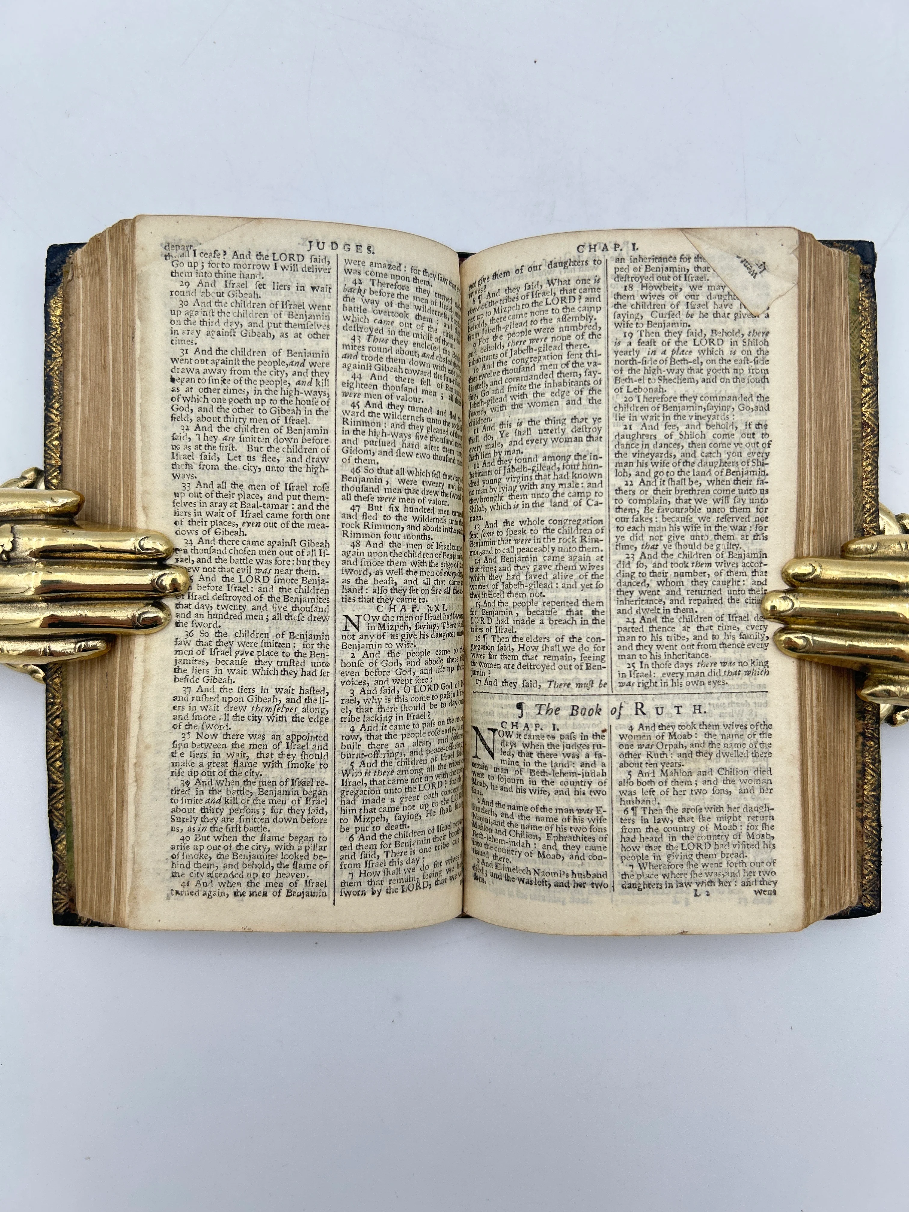 Holy Bible 1716 - Image 4