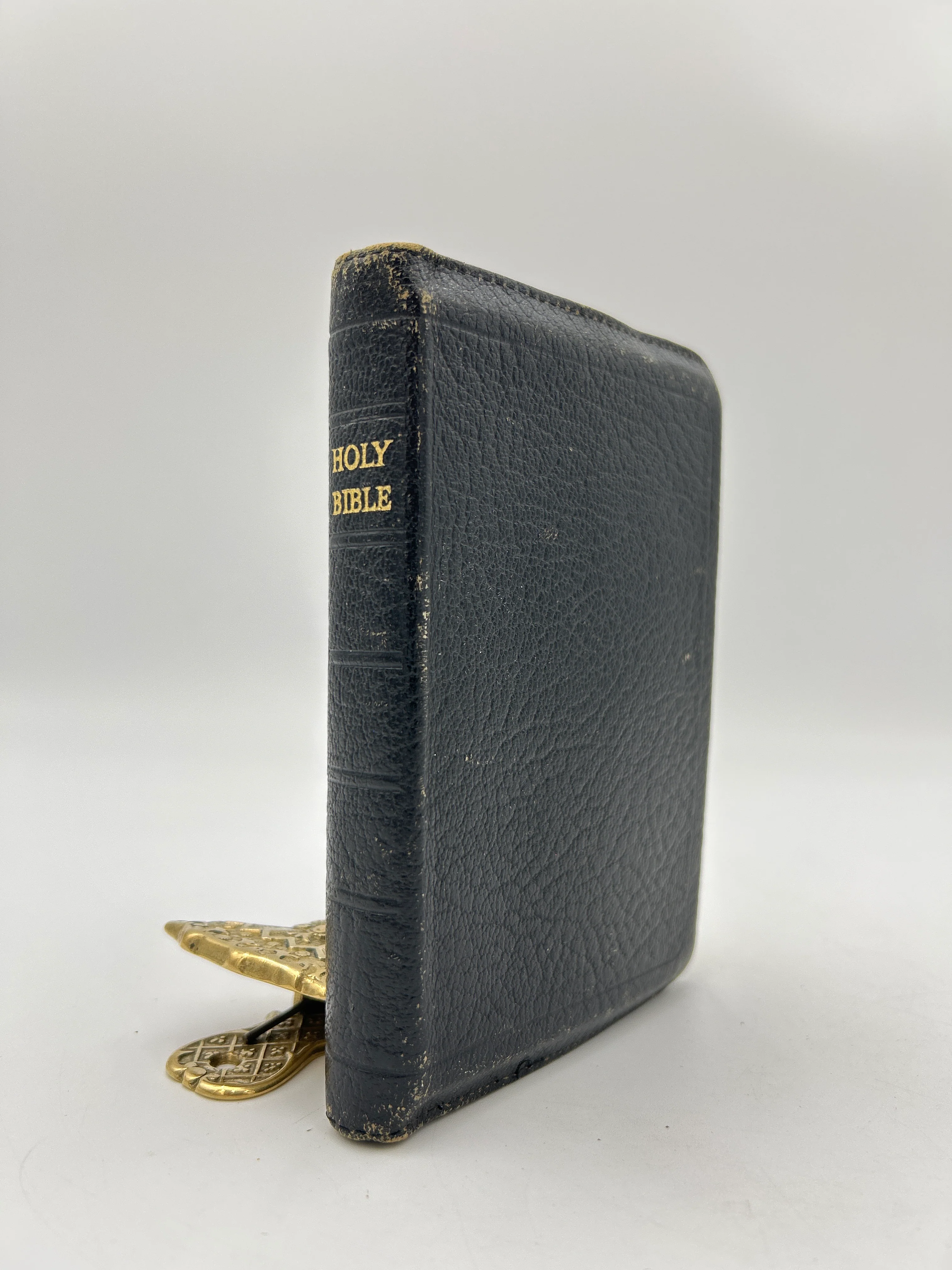 Holy Bible with Zip Closure