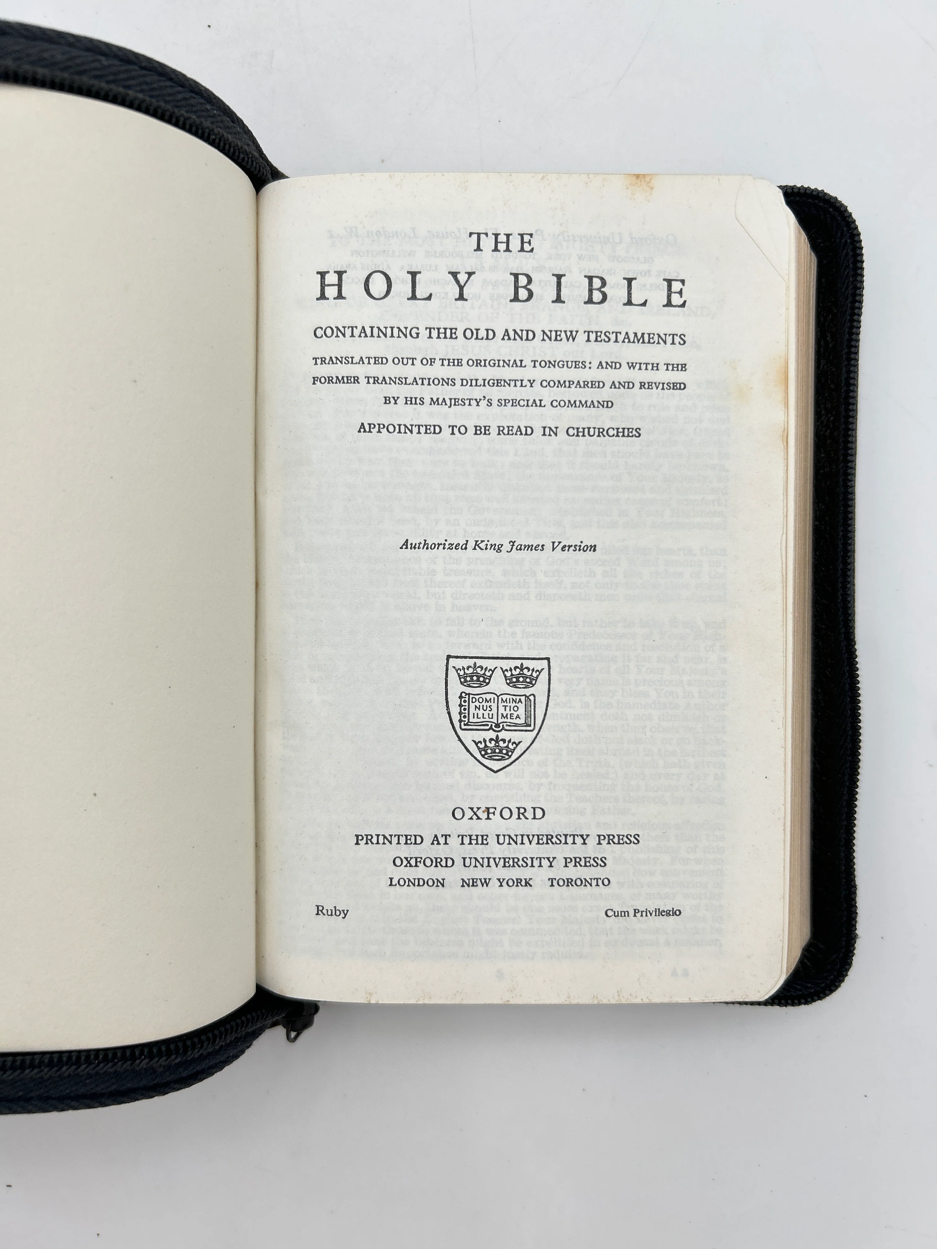 Holy Bible with Zip Closure - Image 2
