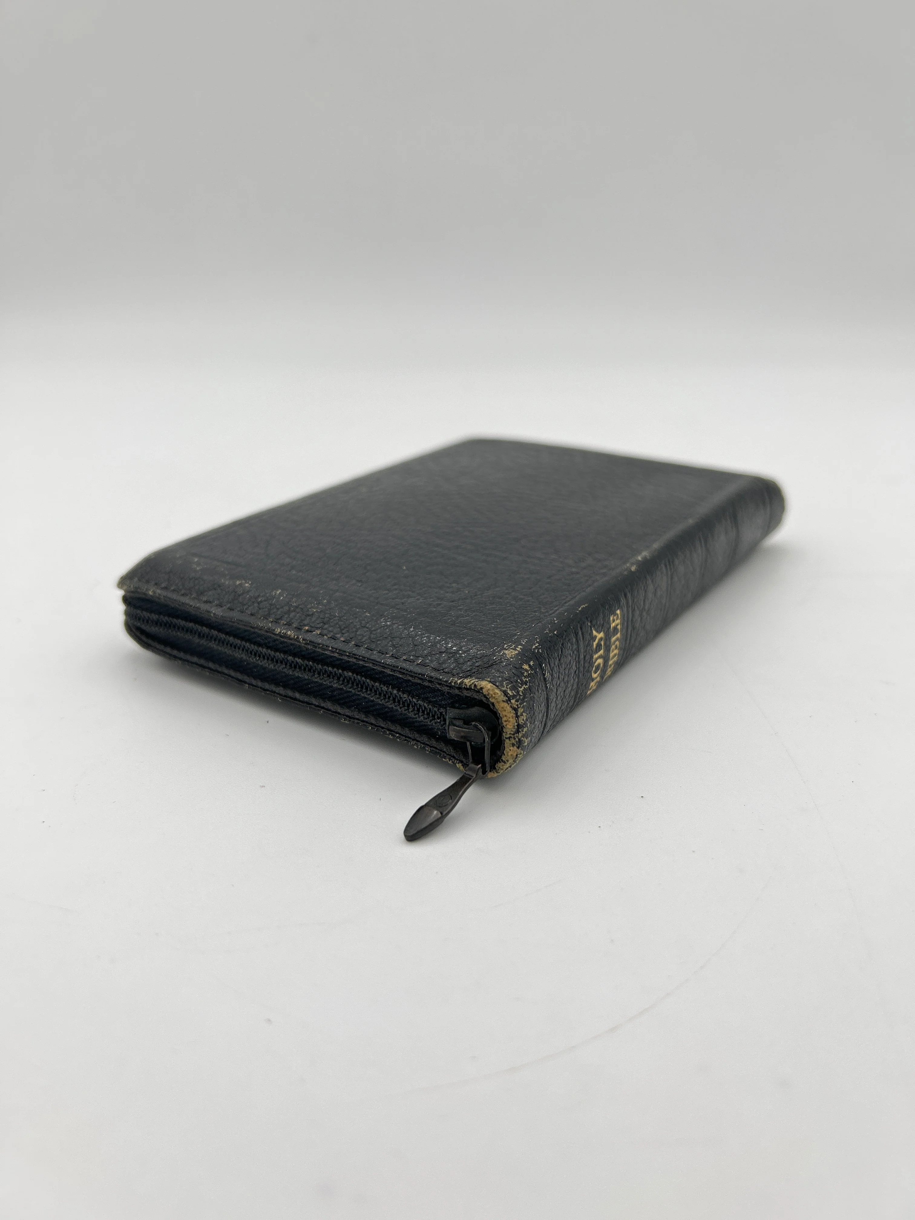 Holy Bible with Zip Closure - Image 5
