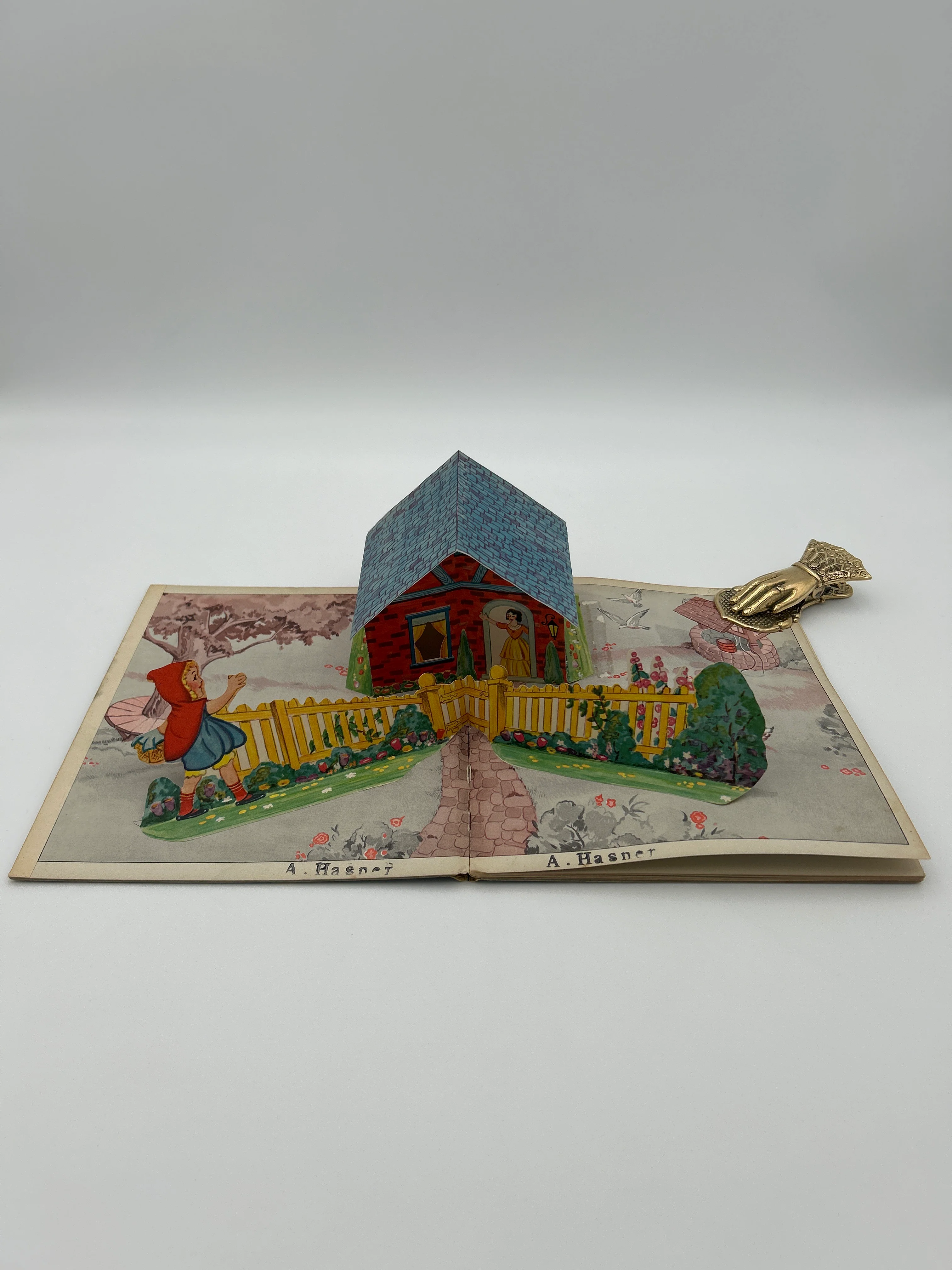 Little Red Riding Hood Pop-Up Book - Image 2