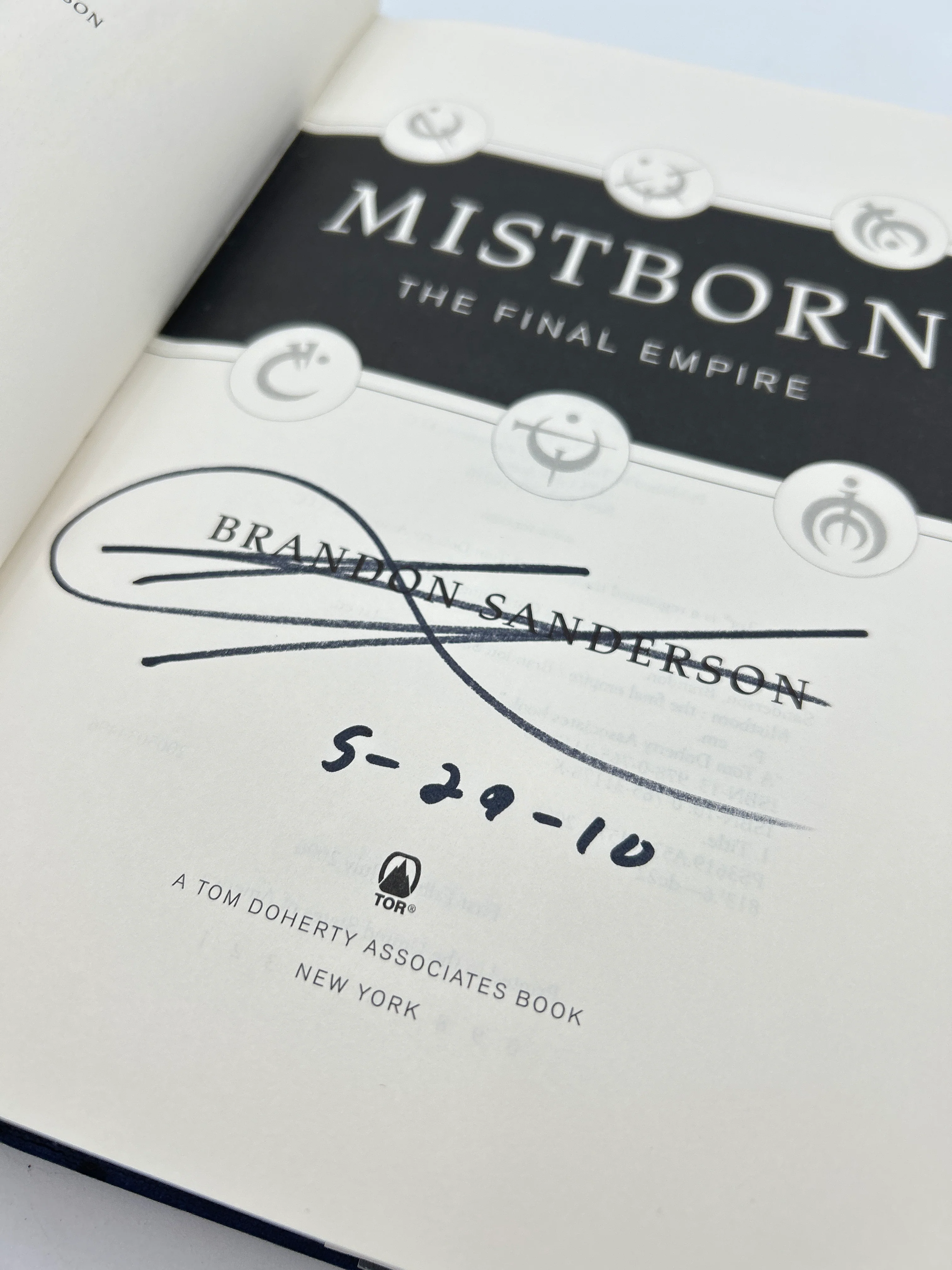 Mistborn The Final Empire - Image 2