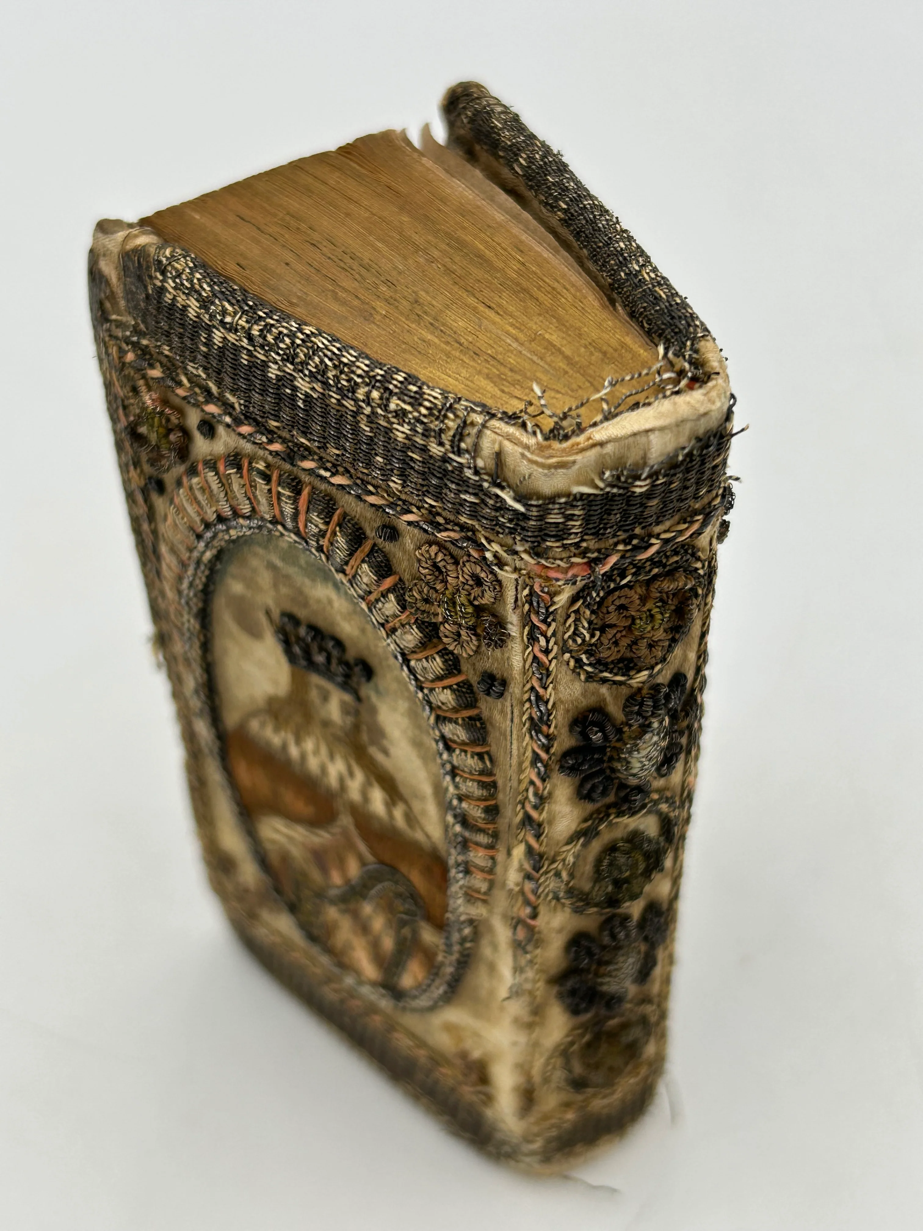 New Testament 1637 with Embroidered Binding - Image 3