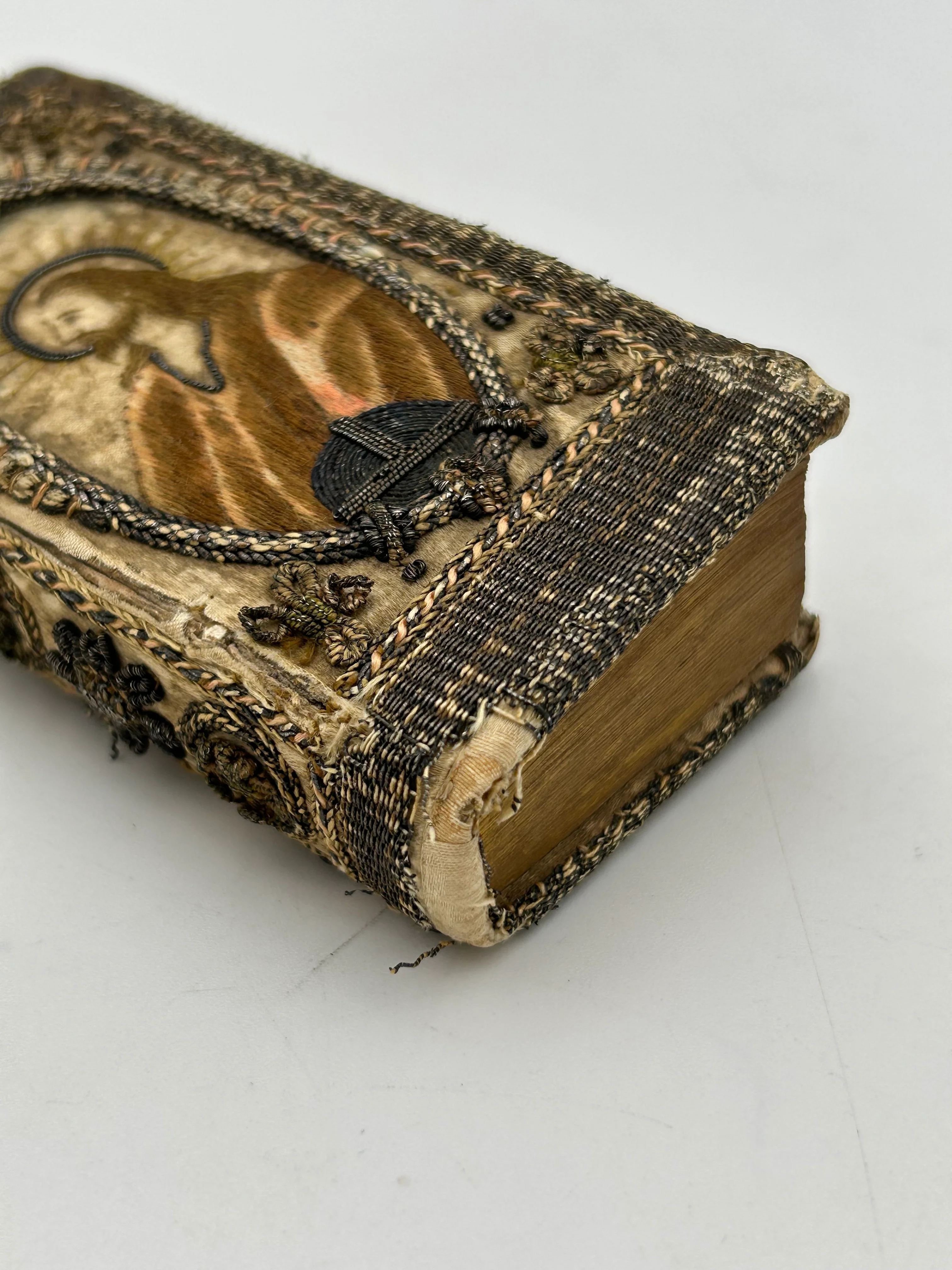 New Testament 1637 with Embroidered Binding - Image 4