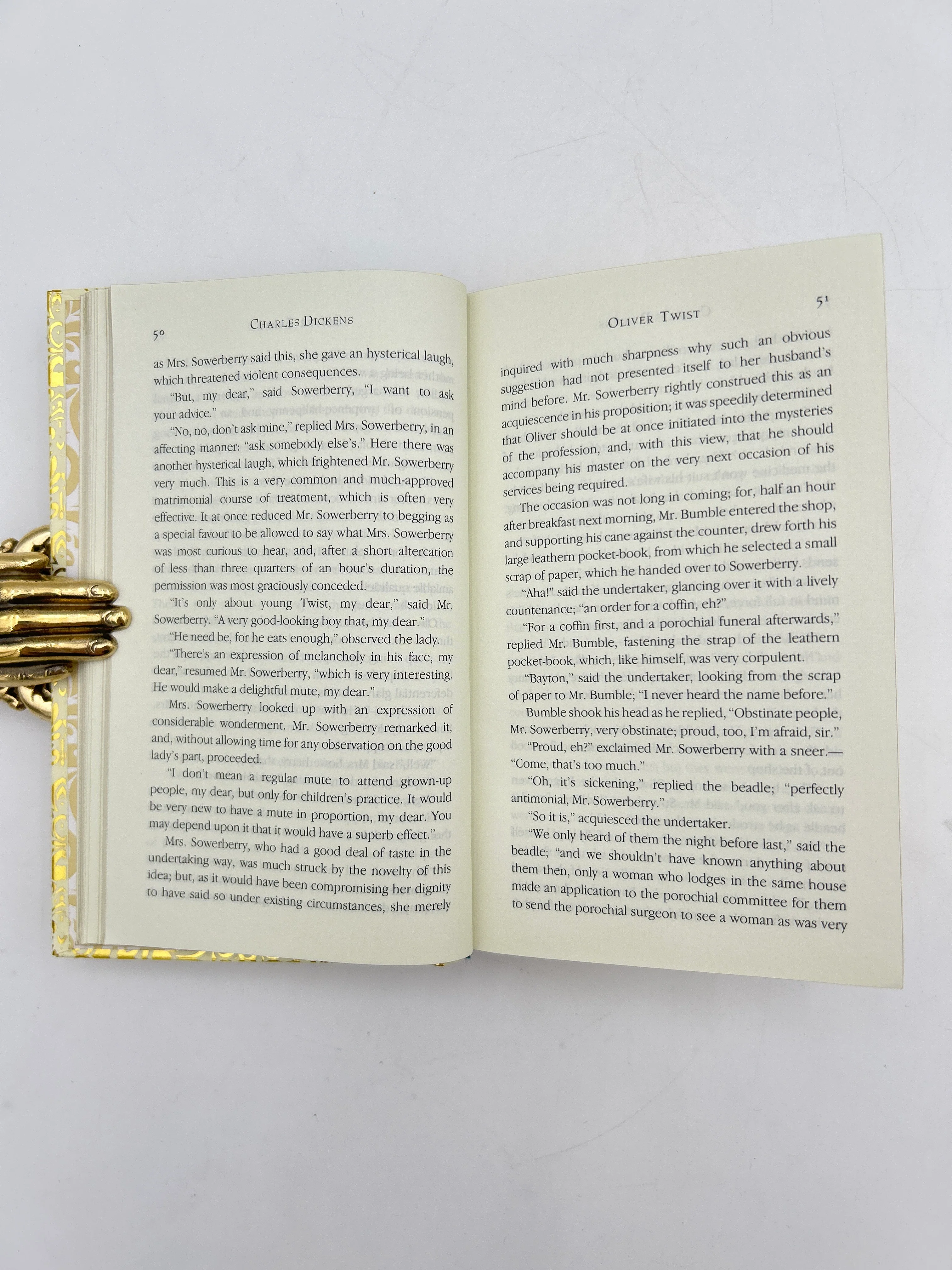 Oliver Twist Pocket Sized Reprint - Image 2