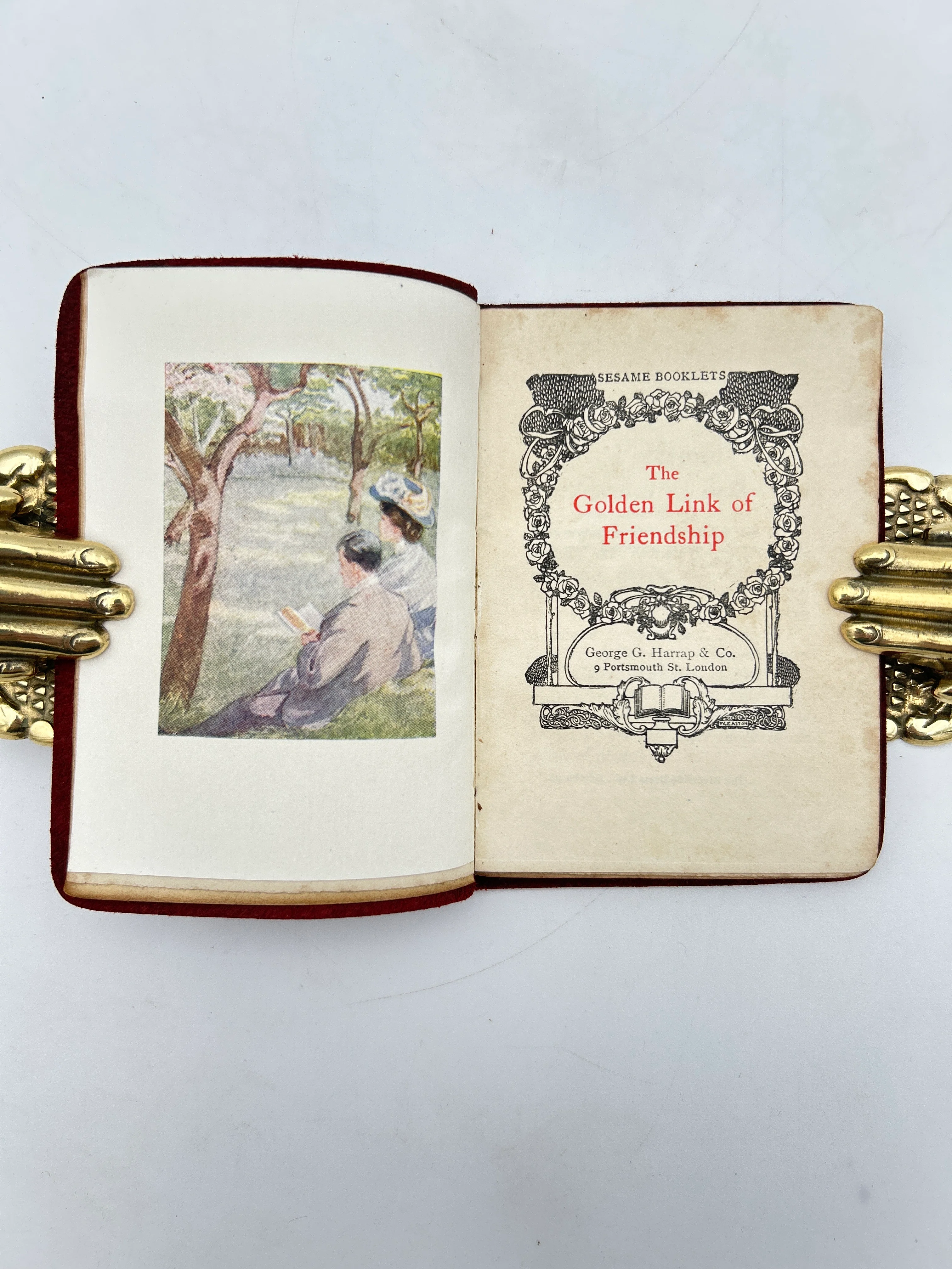 The Golden Link of Friendship in Miniature - Image 2