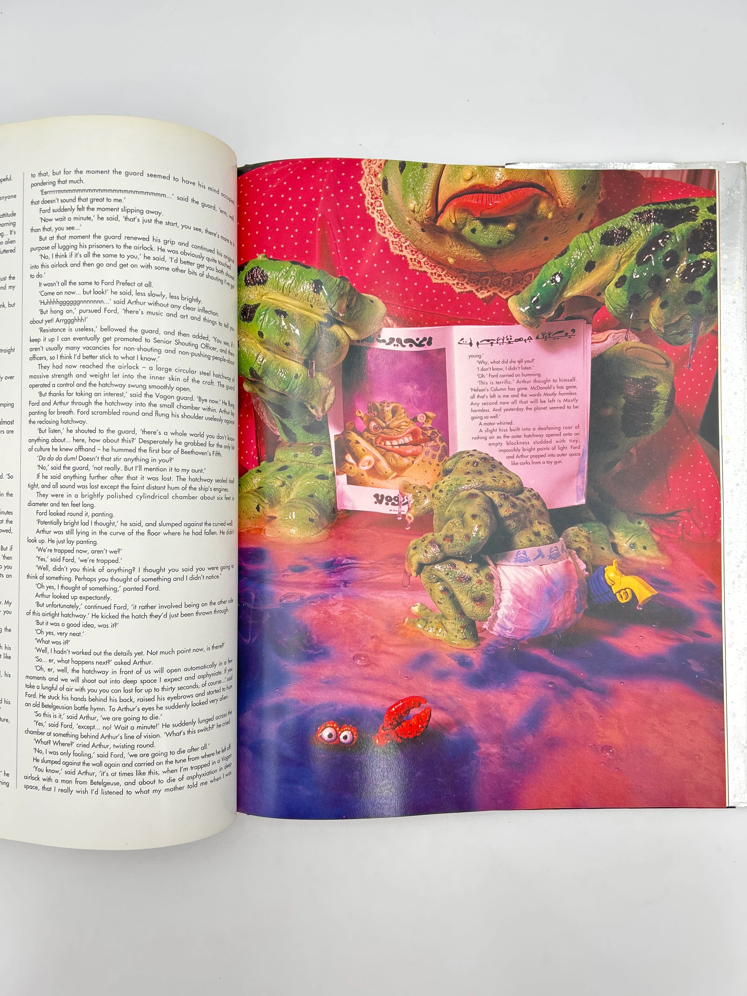 The Hitchhikers Guide to the Galaxy First Illustrated Edition - Image 6