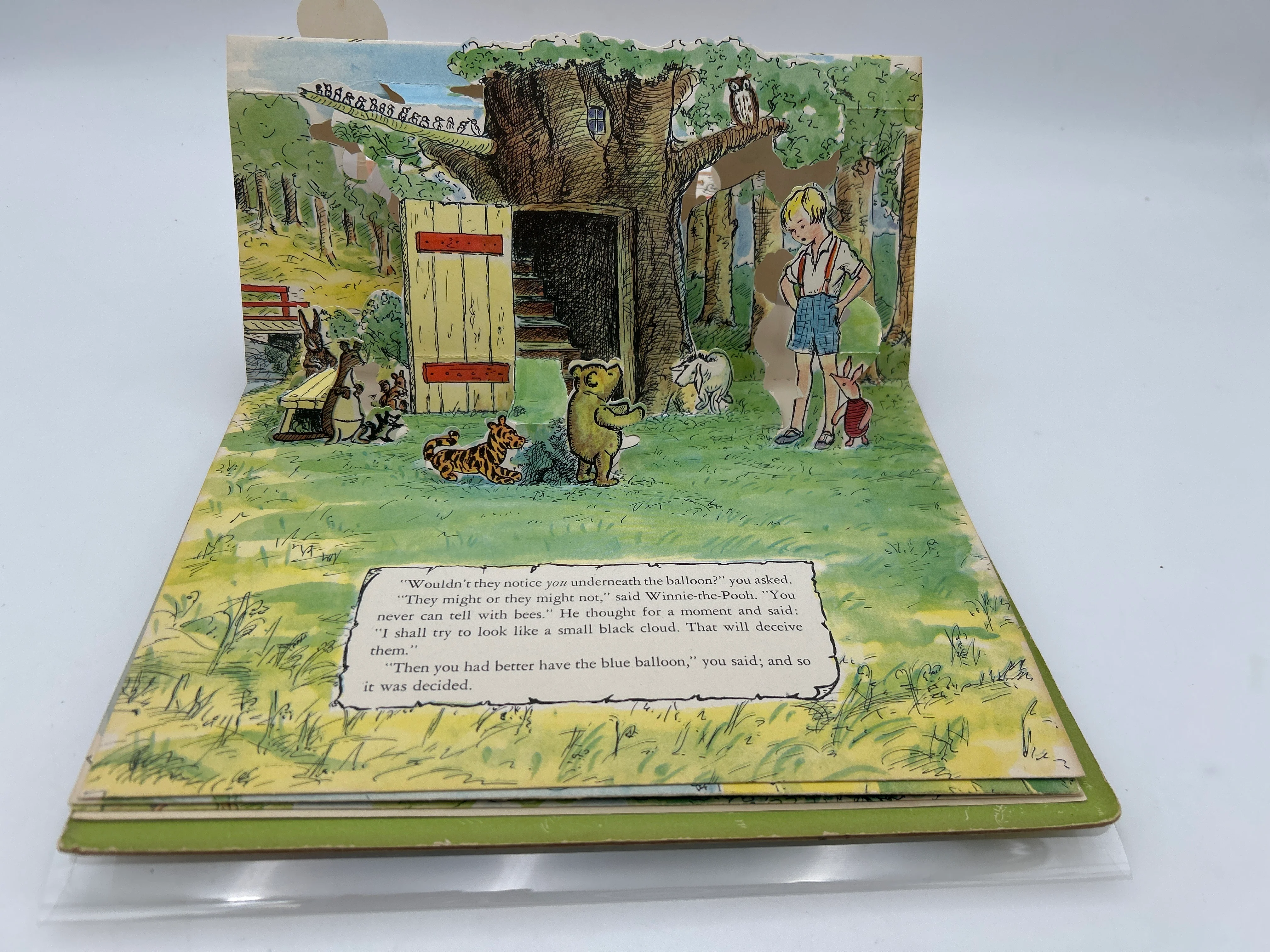 Winnie-the-Pooh and the Bees Pop-Up Book - Image 4