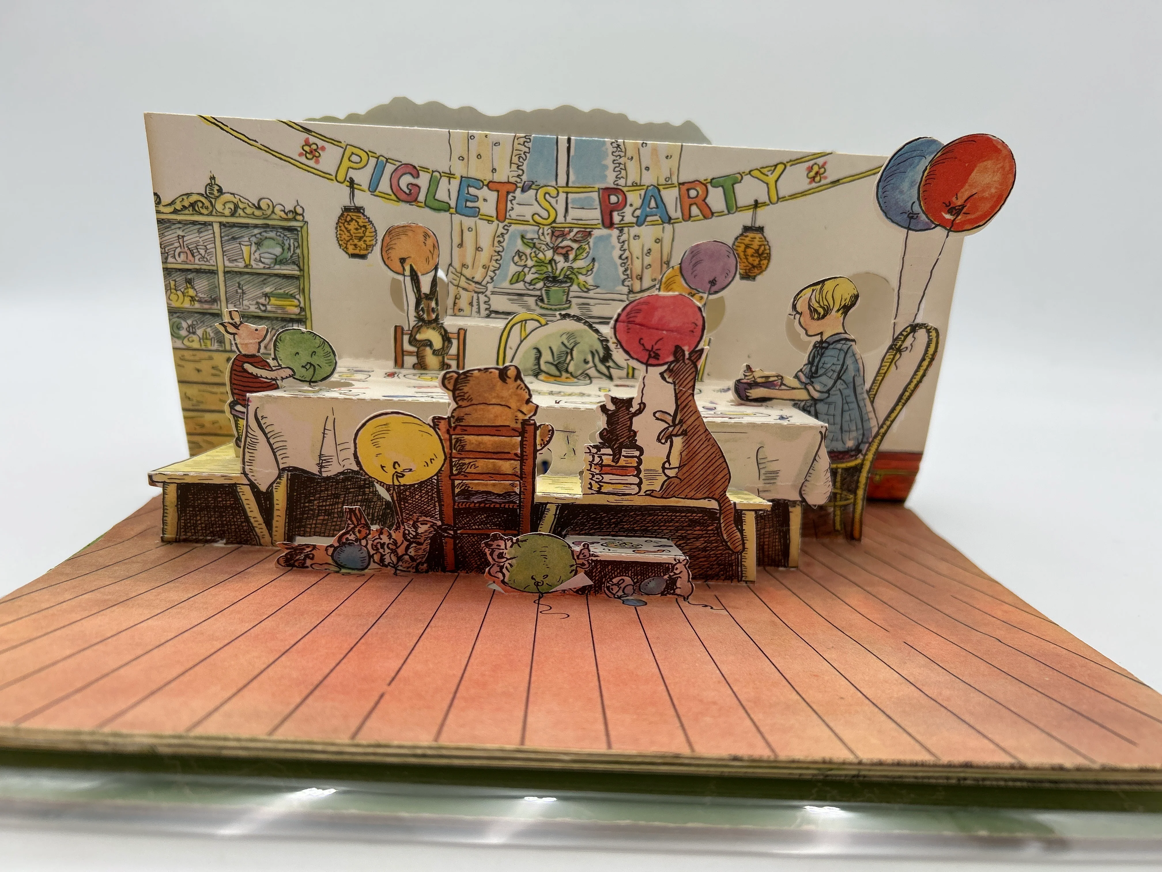 Winnie-the-Pooh and the Bees Pop-Up Book - Image 5